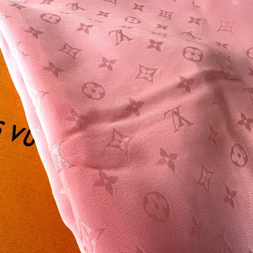 ✨NEW✨ LV Silk Scarf